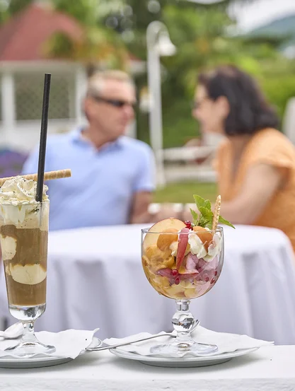 Eiskreationen am Garten-Pool im Hotel Scheer in Bad Gleichenberg.