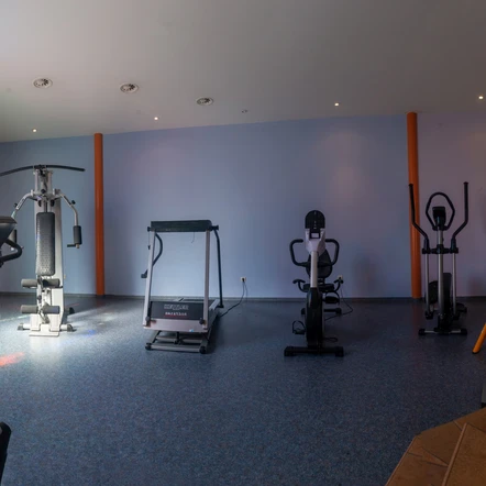 Sportliche Urlaubstage mit dem Rad Blick in den Fitnessraum im Hotel Gasthof Scheer in Bad Gleichenberg.