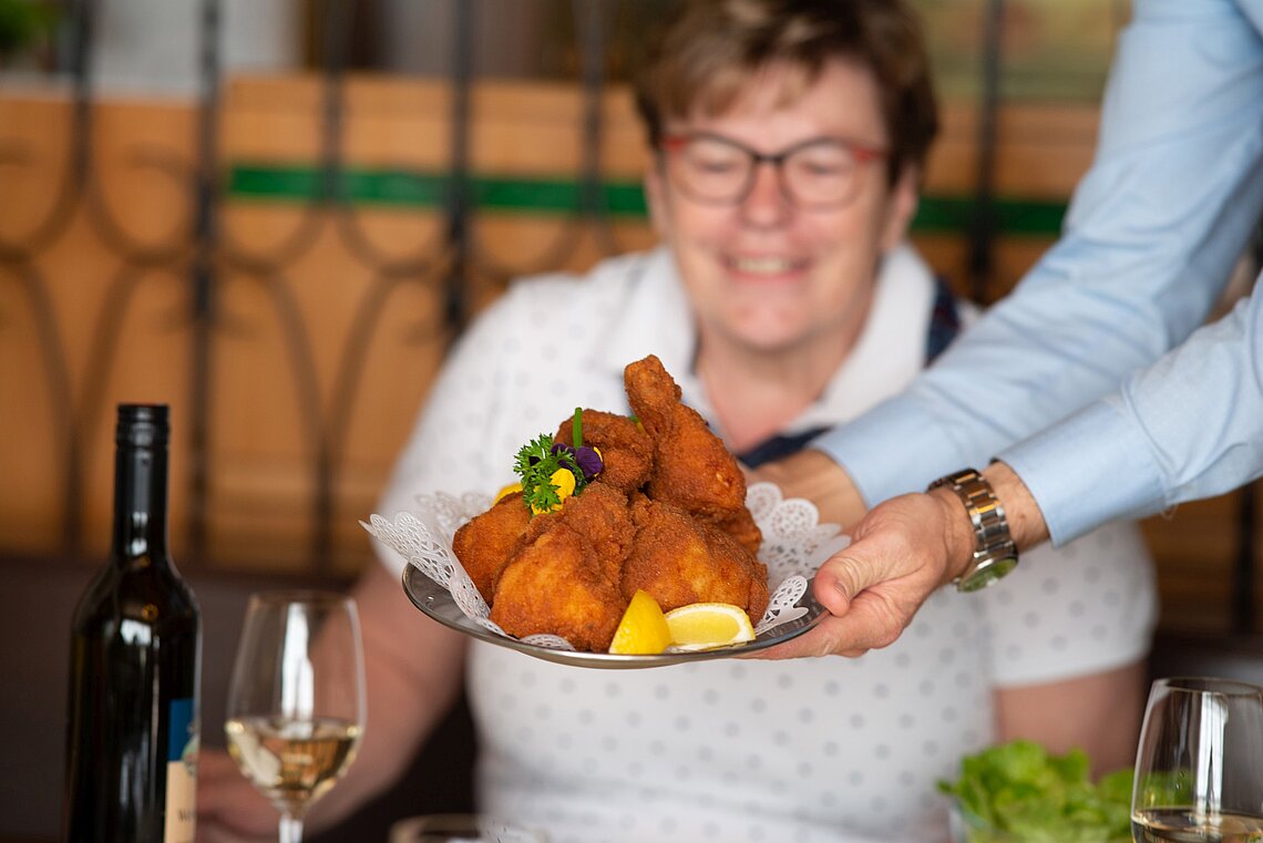 Leckeres Backhendl im Gasthof Scheer