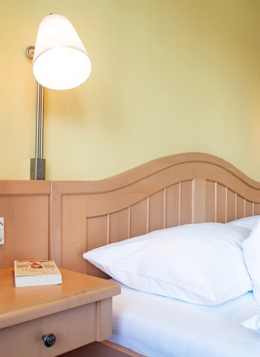 Blumen im Doppelzimmer im Hotel Scheer