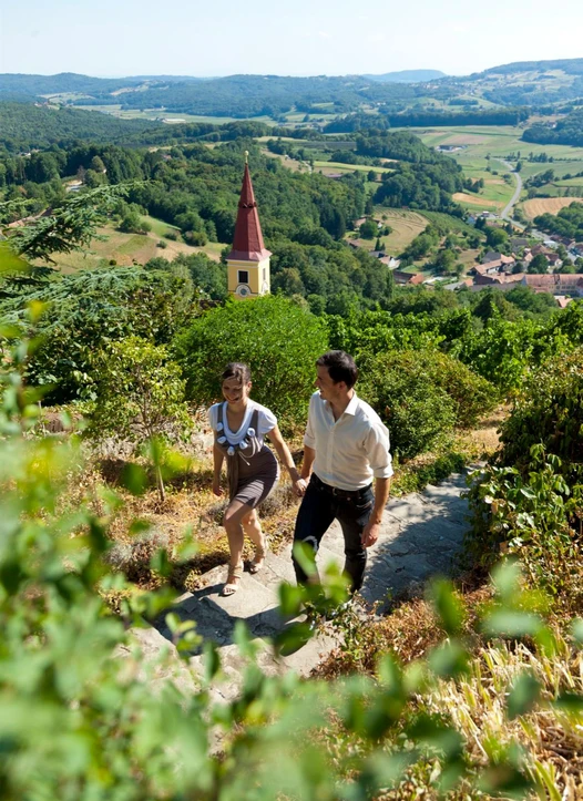 Paar beim Wandern in Kapfenstein