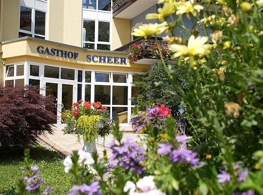 Eingang zum Hotel Gasthof Scheer
