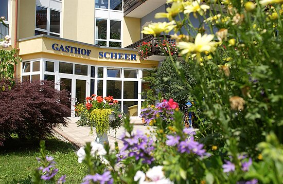 Eingang zum Hotel Gasthof Scheer
