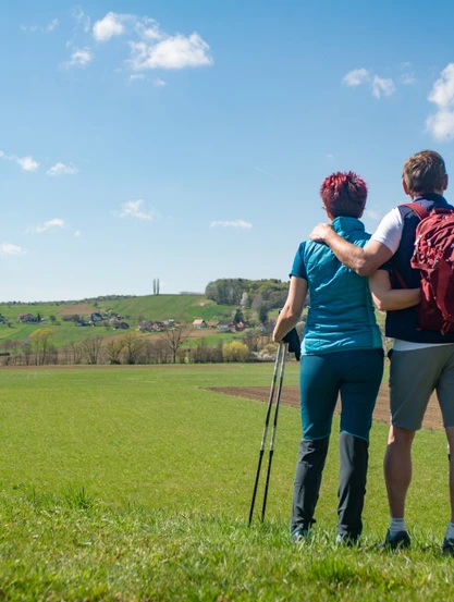 Paar beim Wandern 