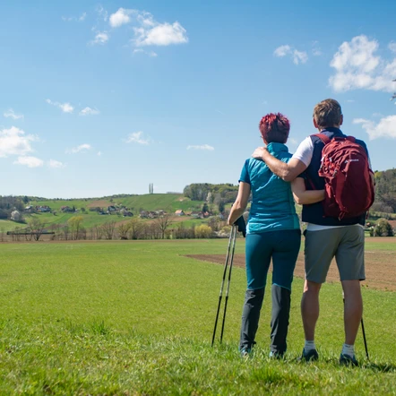 Paar beim Wandern 