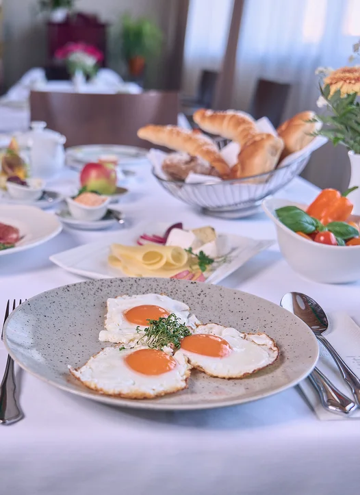 Genuss am Morgen mit regionalen Produkten im Hotel Scheer.